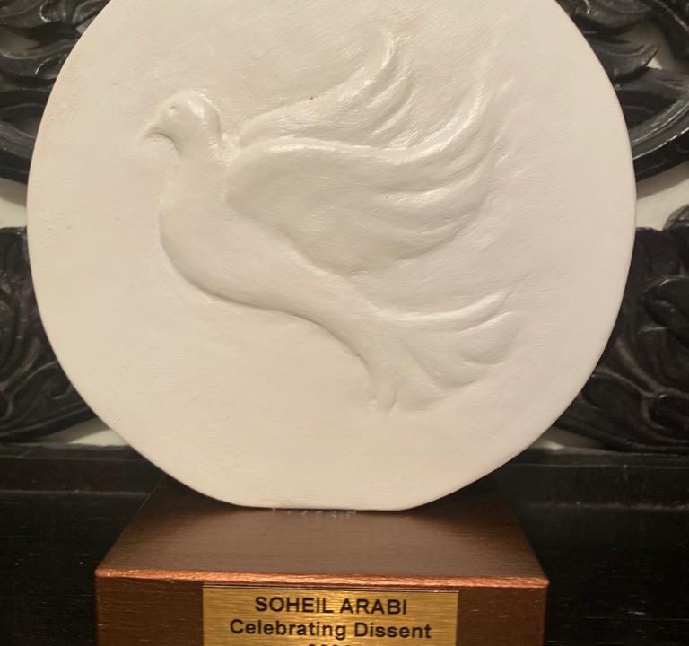 Iranian Atheist Soheil Arabi wins Freethought Champions Award at Celebrating Dissent 2022